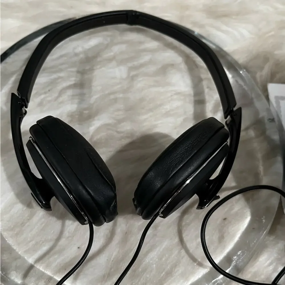 NEW Sony MDR-NC40 Noise Canceling Headphones NIC